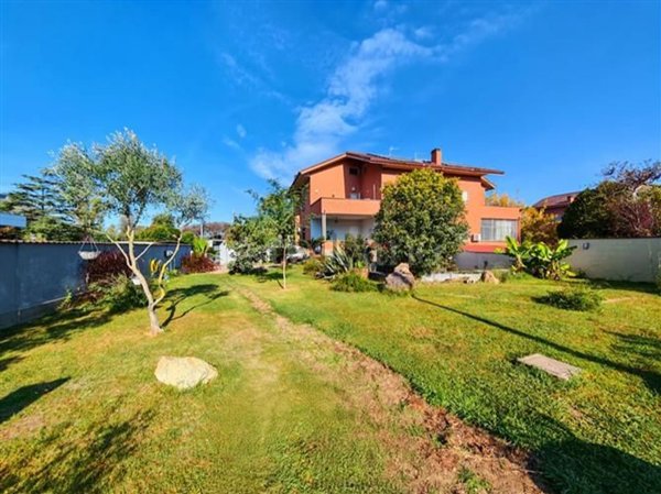 casa indipendente in vendita a Roma in zona Ostiense