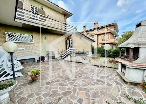 casa indipendente in vendita a Roma in zona Colle Monfortani