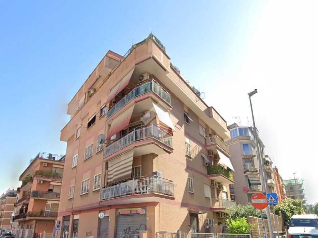 appartamento in vendita a Roma in zona Prenestino-Centocelle