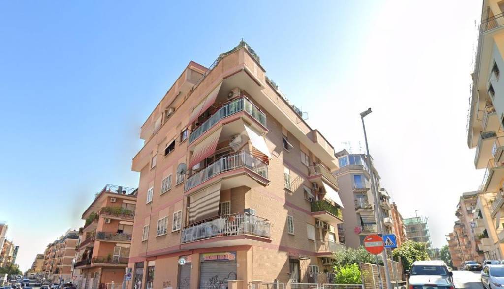 appartamento in vendita a Roma in zona Prenestino-Centocelle