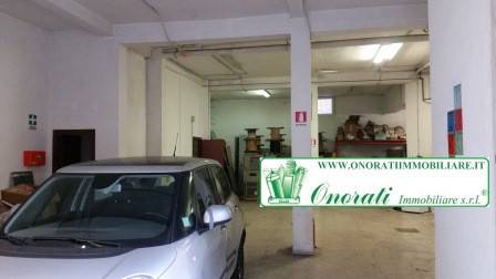 locale commerciale in vendita a Roma in zona Romanina