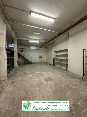 locale commerciale in vendita a Roma in zona Collatino