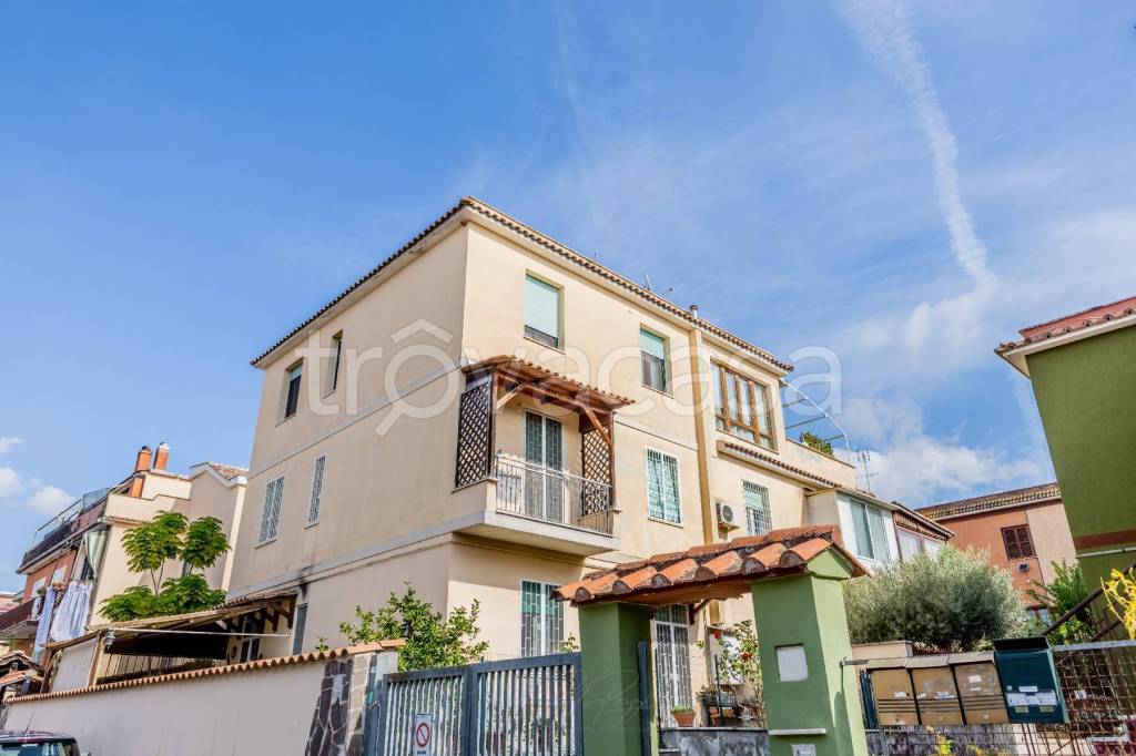 appartamento in vendita a Roma in zona Vitinia