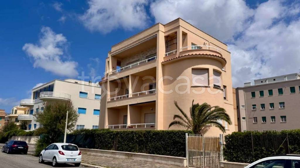 appartamento in vendita a Roma in zona Ostia