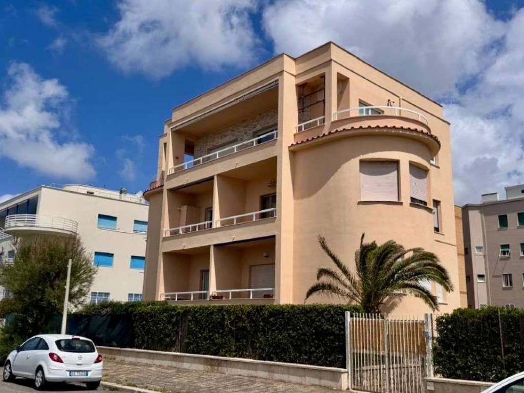 appartamento in vendita a Roma in zona Ostia
