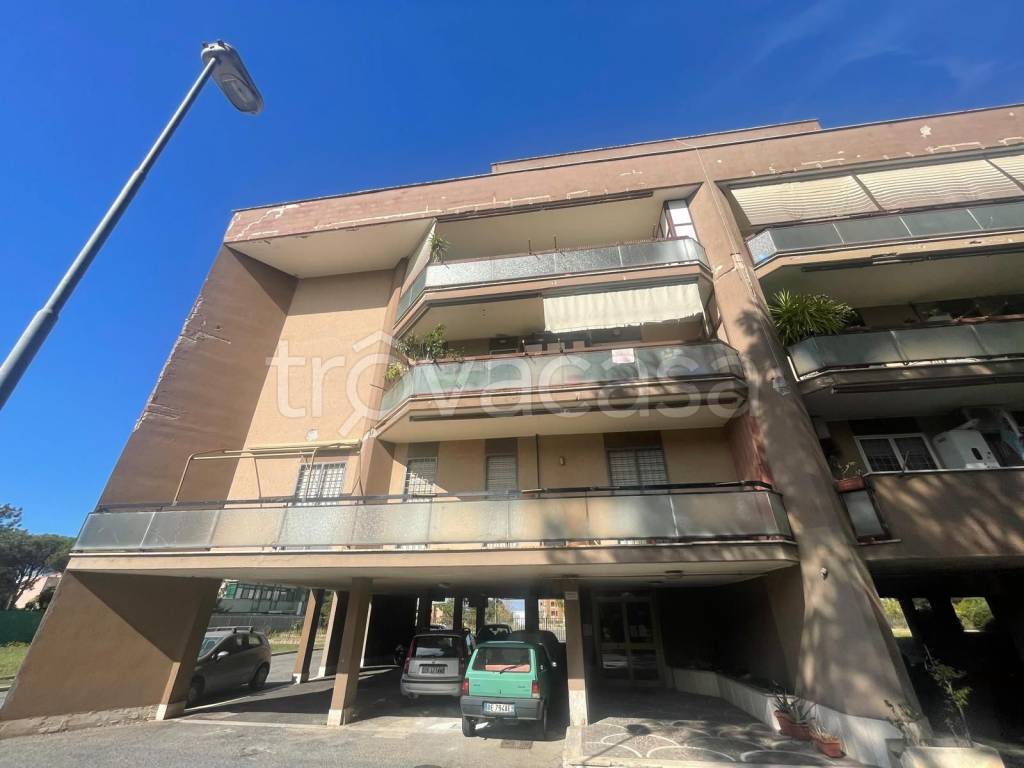 appartamento in vendita a Roma in zona Dragoncello