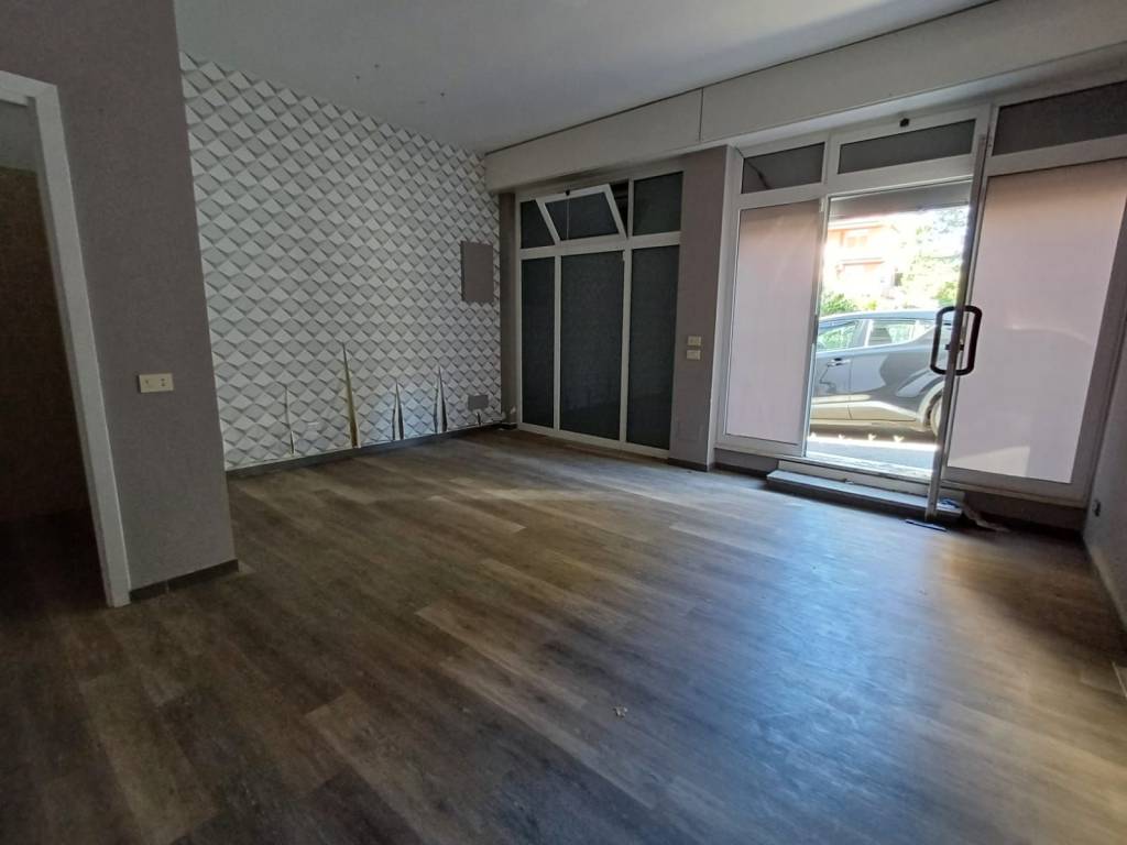negozio in vendita a Roma in zona Giuliano Dalmata