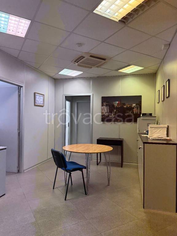 ufficio in vendita a Roma in zona Cinecittà