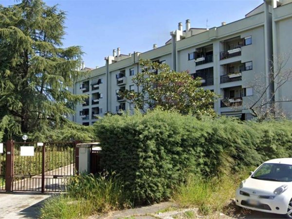 appartamento in vendita a Roma in zona Torre Angela