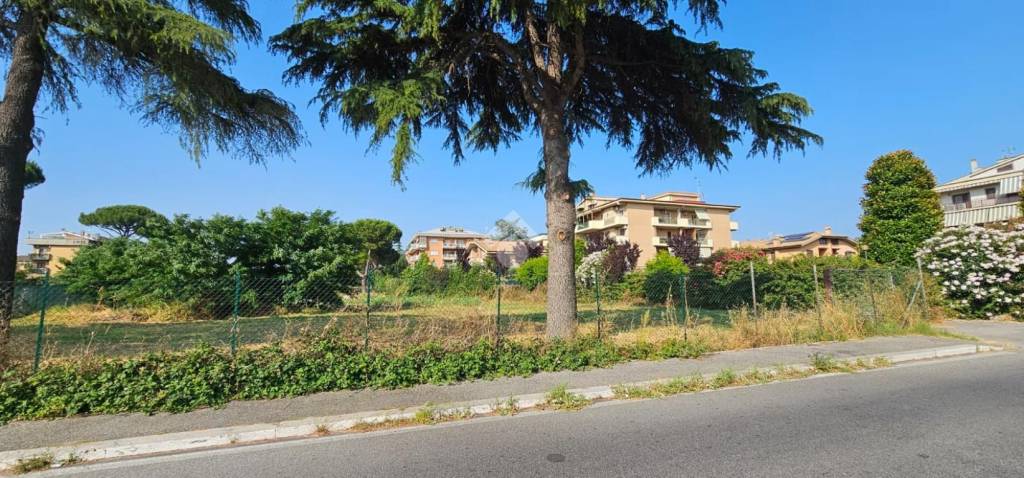 terreno edificabile in vendita a Roma in zona Casal Morena
