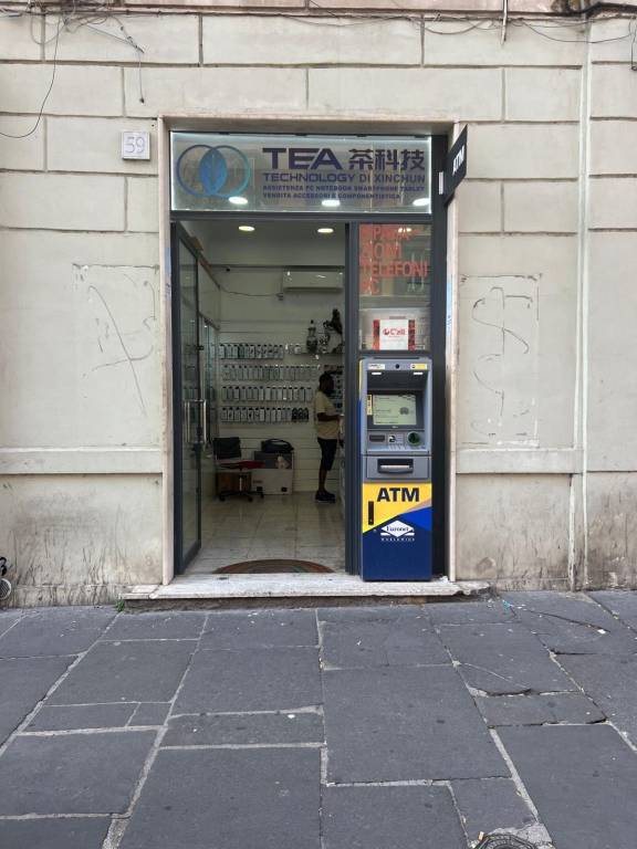 negozio in vendita a Roma in zona Esquilino