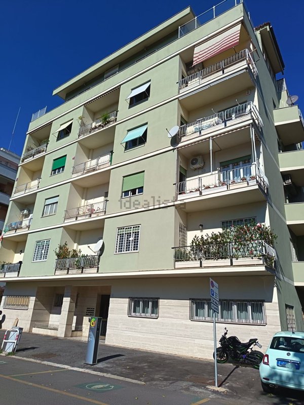 appartamento in vendita a Roma in zona Ardeatino