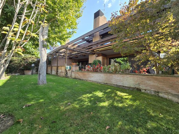 casa indipendente in vendita a Roma in zona Ostia Antica
