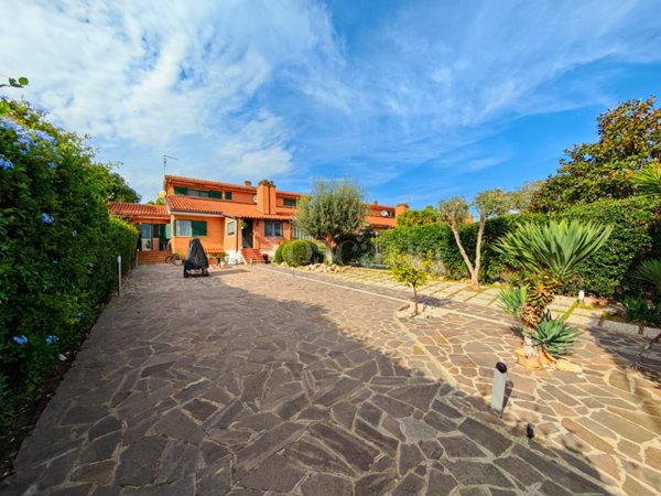 casa indipendente in vendita a Roma in zona Axa