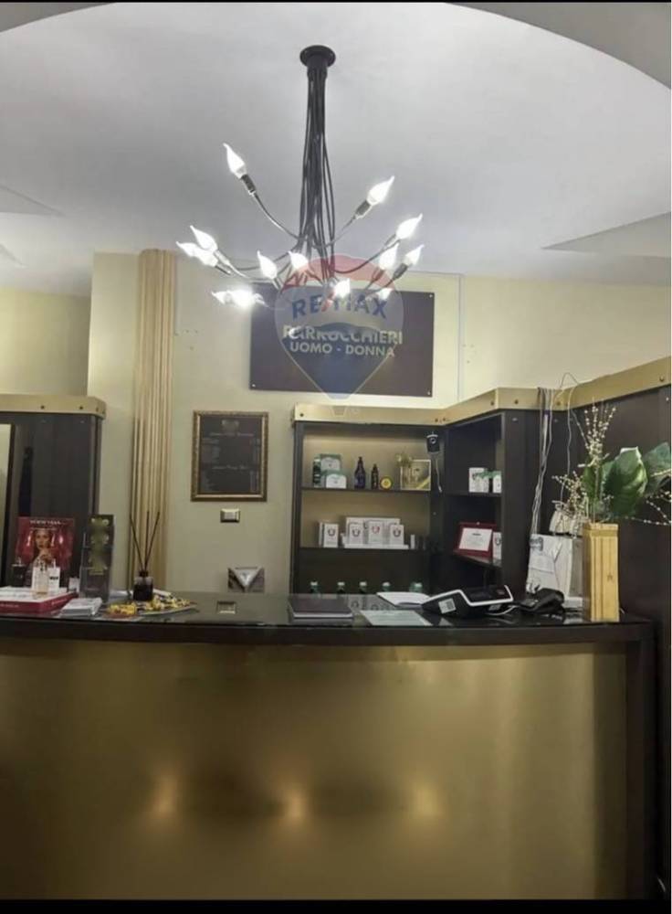 negozio in vendita a Roma in zona Tuscolano