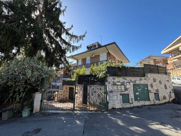 villa in vendita a Roma in zona Tre Pini - Poggio dei Fiori