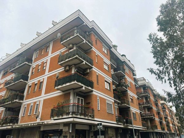 appartamento in vendita a Roma in zona Ostia