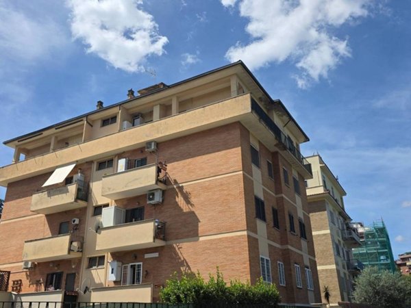 appartamento in vendita a Roma in zona Corviale