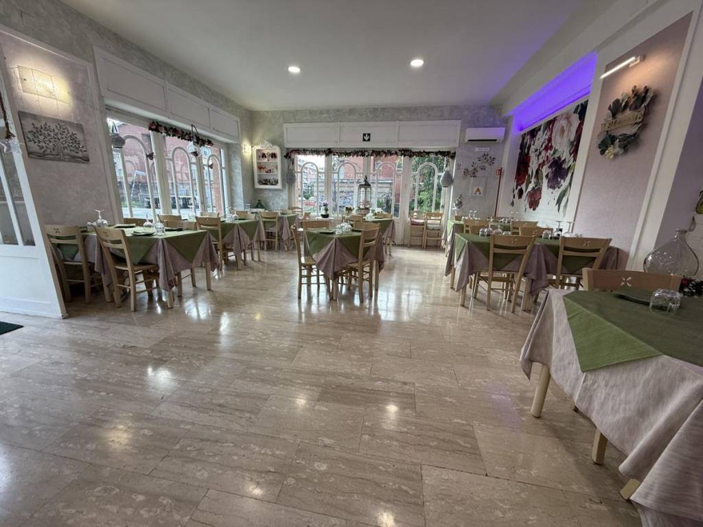 negozio in vendita a Roma in zona Acilia