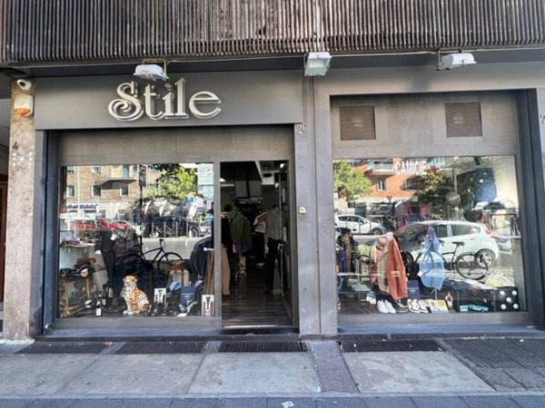 negozio in vendita a Roma in zona Appio Latino