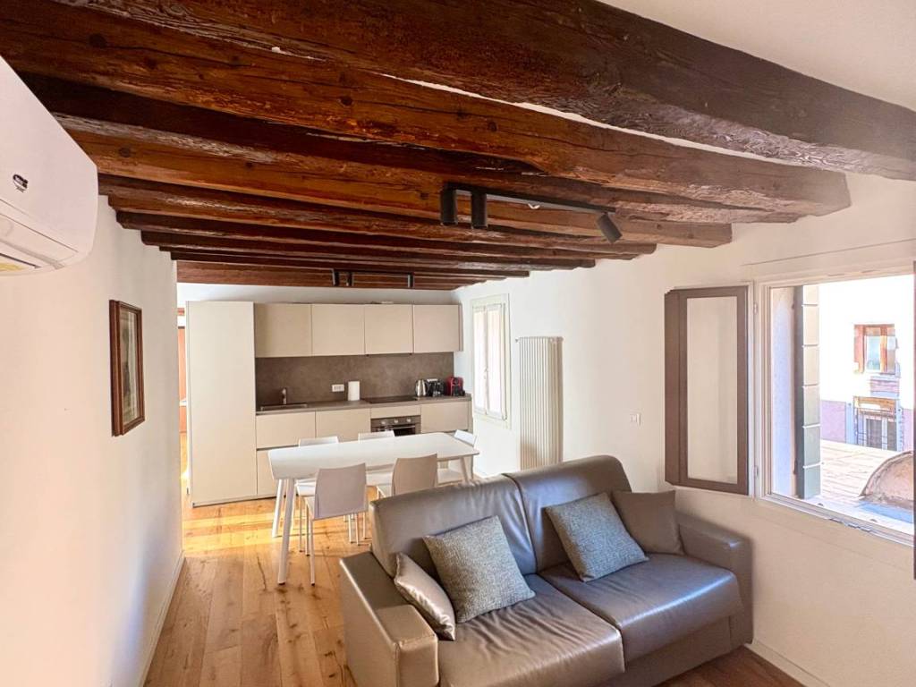 appartamento in vendita a Roma in zona Centro Storico