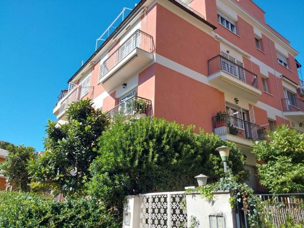 appartamento in vendita a Roma in zona Tomba di Nerone