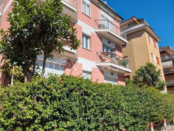 appartamento in vendita a Roma in zona Tomba di Nerone