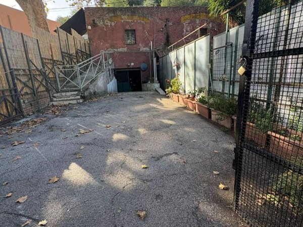 negozio in vendita a Roma in zona Testaccio