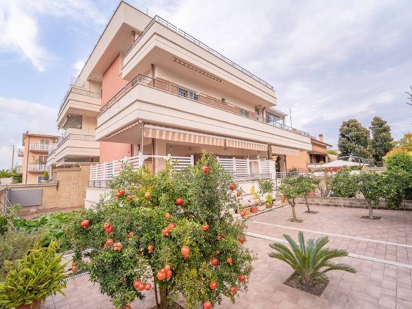 appartamento in vendita a Roma in zona Ostia