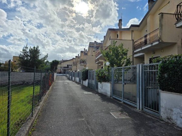casa indipendente in vendita a Roma in zona Borghesiana