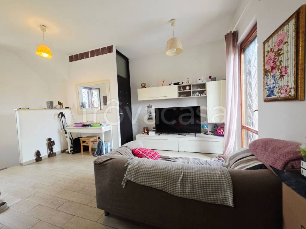 casa indipendente in vendita a Roma in zona Finocchio