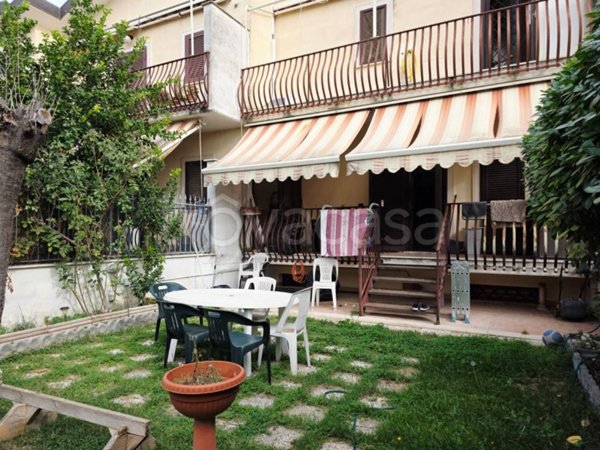 casa indipendente in vendita a Roma in zona Finocchio