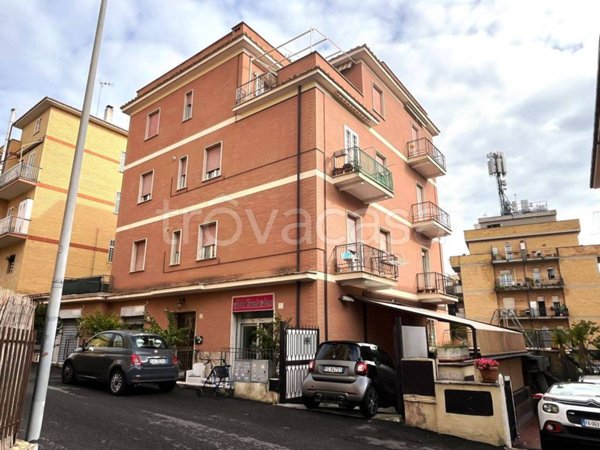 appartamento in vendita a Roma in zona Tomba di Nerone