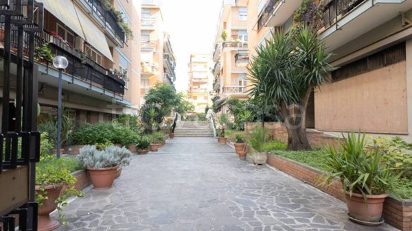 appartamento in vendita a Roma in zona Ardeatino