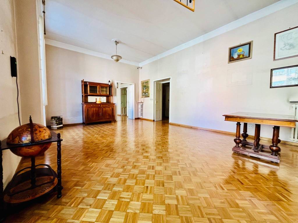 appartamento in vendita a Roma in zona Appio Latino