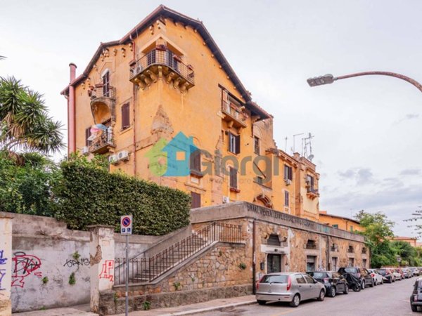 appartamento in vendita a Roma in zona Ostiense