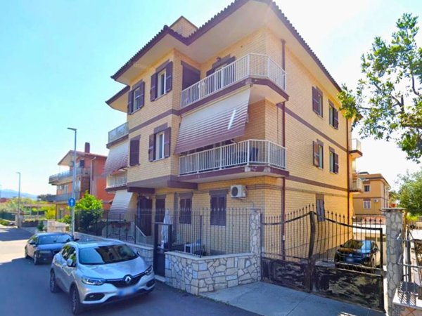 appartamento in vendita a Roma in zona Tor Bella Monaca