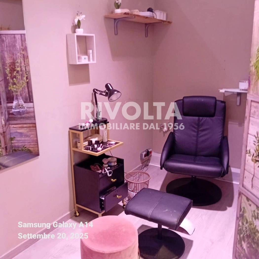 locale commerciale in vendita a Roma in zona Della Vittoria