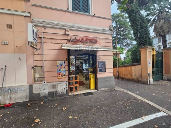 negozio in vendita a Roma in zona Nomentano