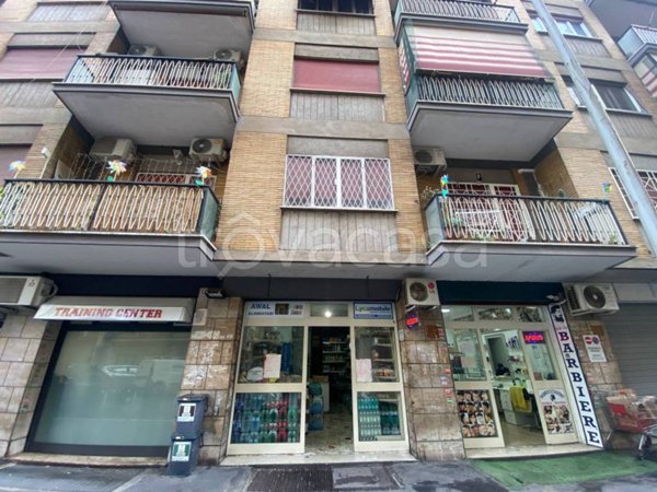 negozio in vendita a Roma in zona Cinecittà