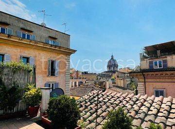 appartamento in vendita a Roma in zona Parione/Sant'Eustachio