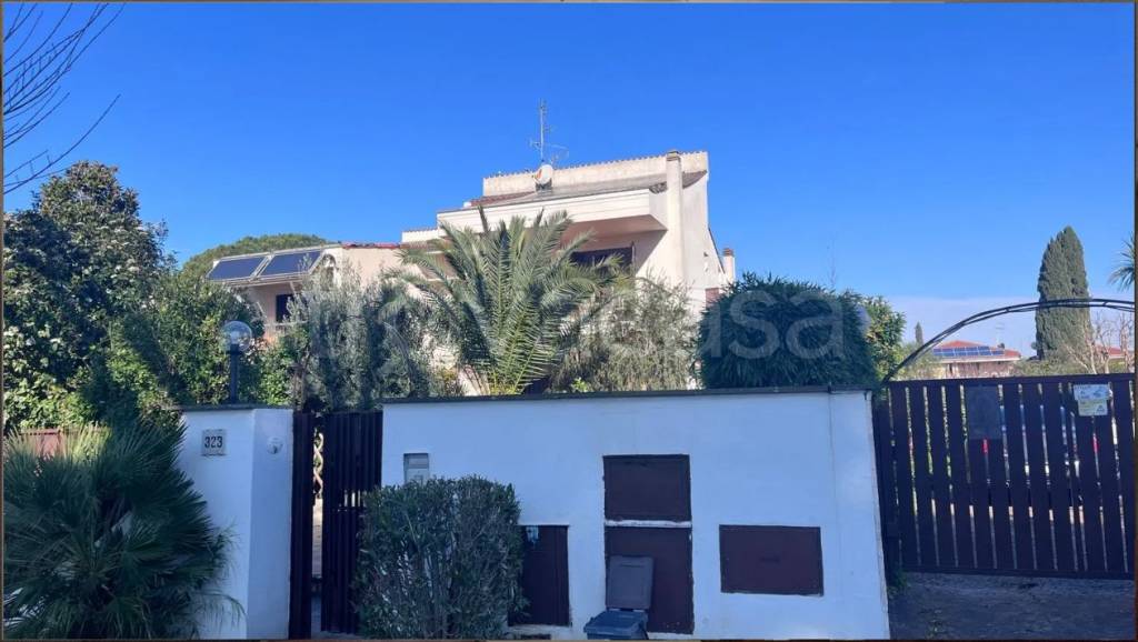 casa indipendente in vendita a Roma in zona Casal Palocco