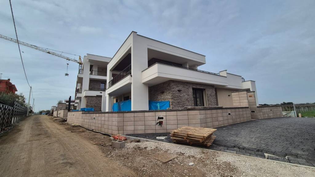 casa indipendente in vendita a Roma in zona Torre Gaia