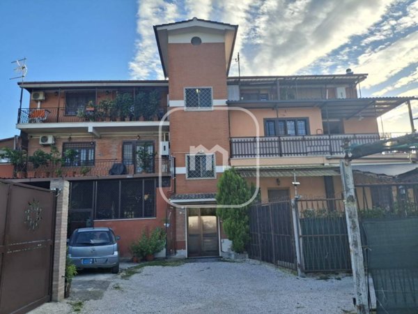 appartamento in vendita a Roma in zona Osteria del Curato