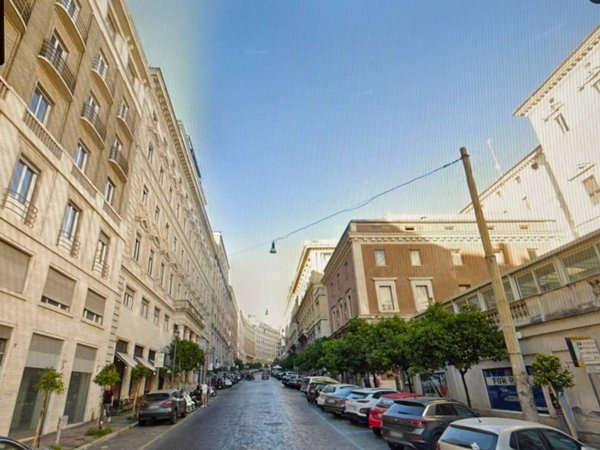 appartamento in vendita a Roma in zona Trevi-Colonna