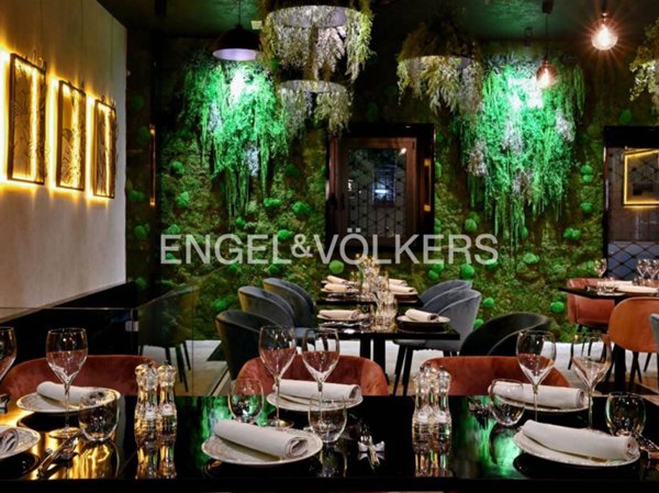 negozio in vendita a Roma in zona Salario