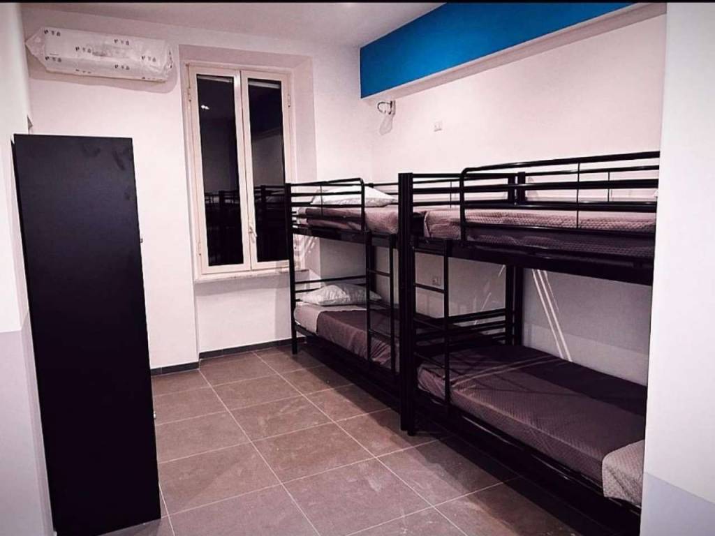 negozio in vendita a Roma in zona Esquilino