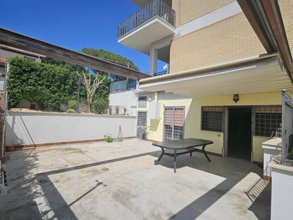 appartamento in vendita a Roma in zona Casal Monastero