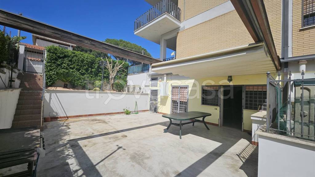 appartamento in vendita a Roma in zona Casal Monastero