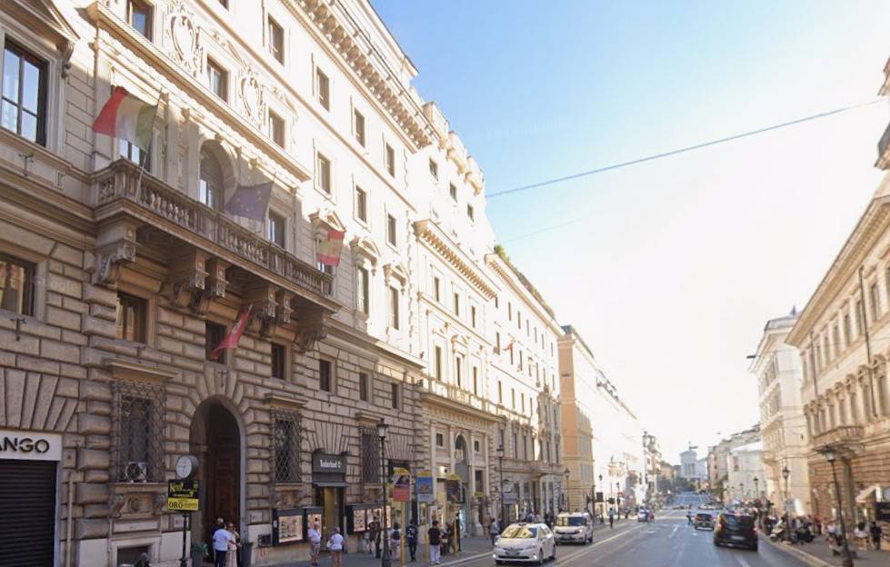 negozio in vendita a Roma in zona Rione Monti/Campitelli